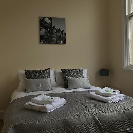 The Salford Apartment สต็อกพอร์ต ภายนอก รูปภาพ